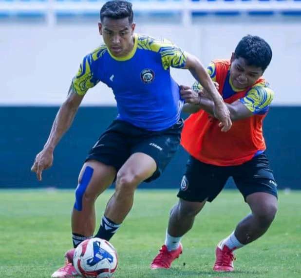 Marcos Santos Pelatih Arema Puji Suporter