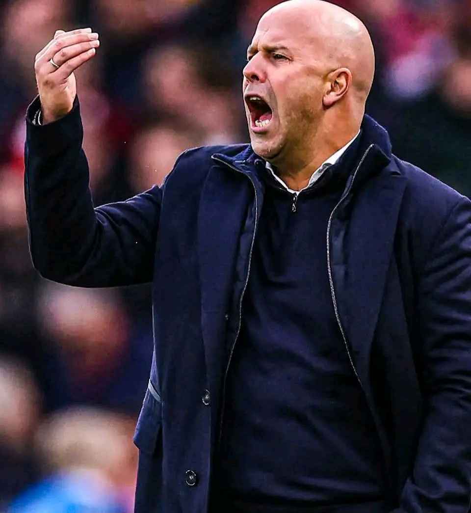 Potret Arne Slot yang marah-marah ketika Liverpool kalah dari PSV