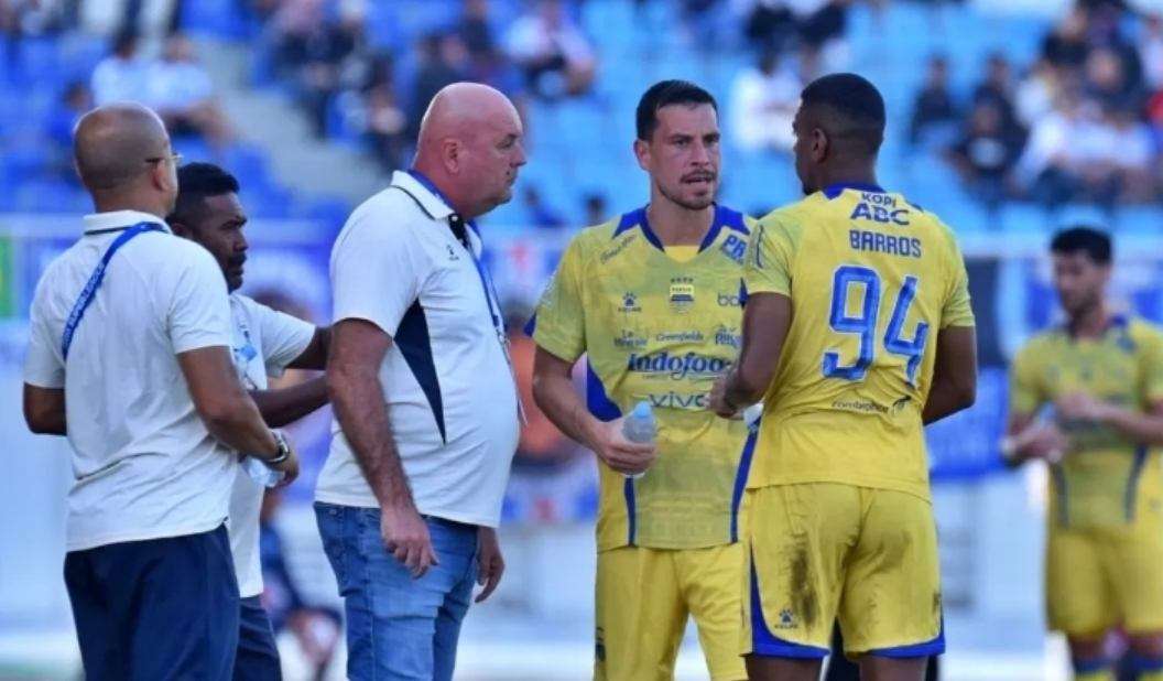 Bojan Hodak Ungkap Kunci Sukses Pertahanan Kokoh Persib