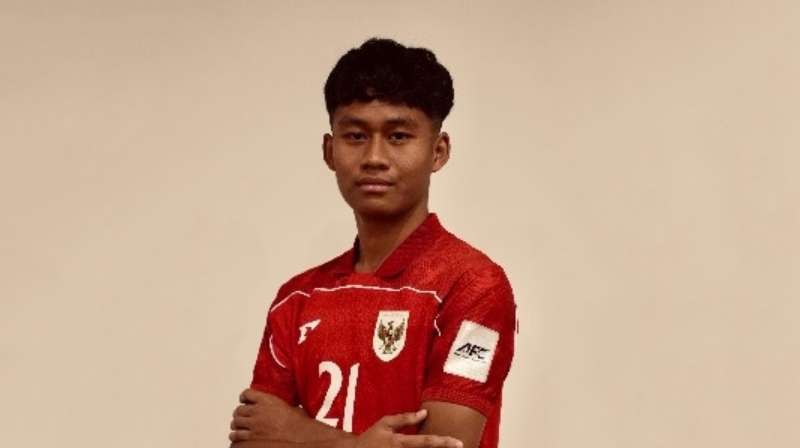 Faaris Silva Nurhidayat Asal Kuningan, ia tinggal di Bekasi dan bermain sebagai bek untuk Persija Jakarta