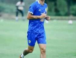 Susunan Pemain Borneo vs Persib Versus Jurnalis T: 4-3-3 versus 4-2-3-1