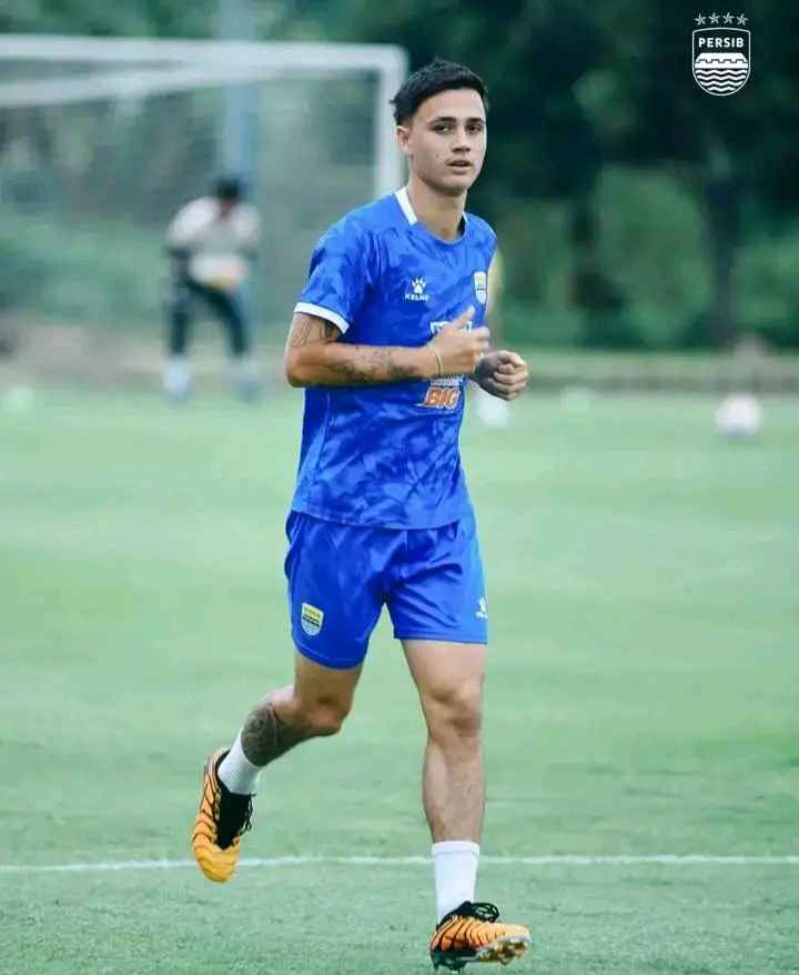 Susunan Pemain Borneo vs Persib