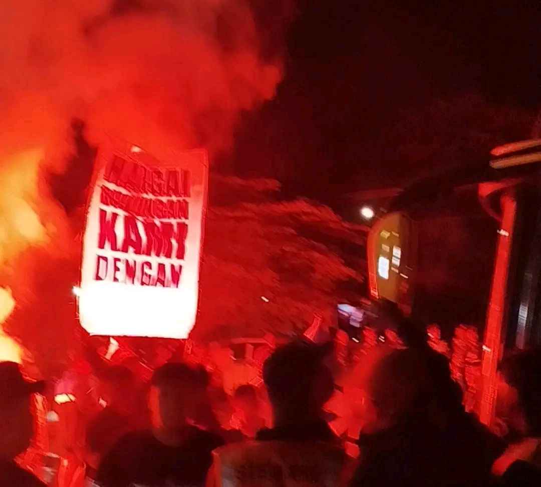Stadion Kanjuruhan Jadi Angker Bagi Tim Tamu: Penuh Emosi, Hingga Dijuluki Kuburan Massal Momen ketika Aremania menghadang bus Persita