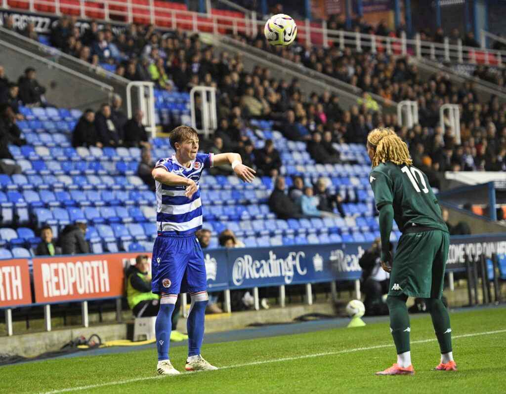 Prediksi Skor Plymouth vs Reading 26 Desember 2025 Ligue One Gameweek 22