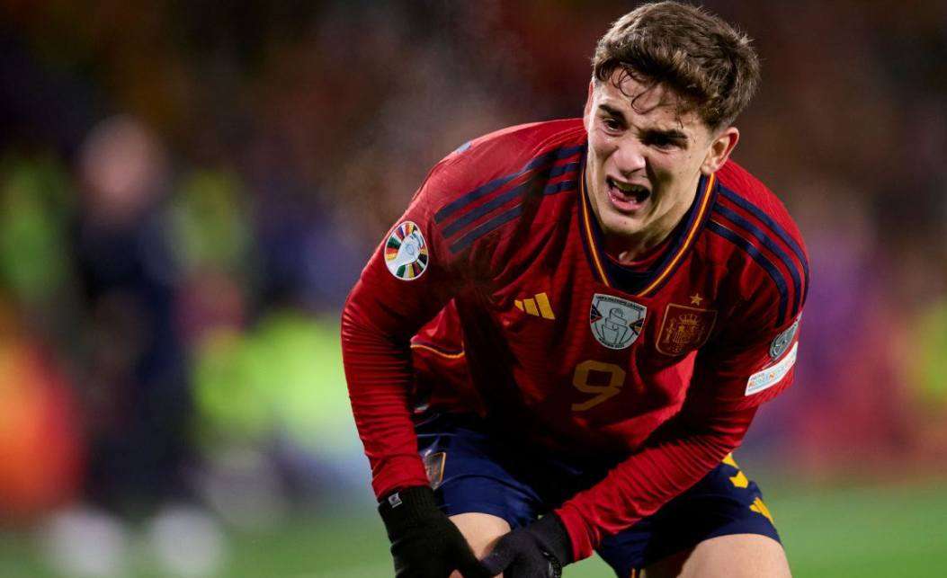 7 Pemain Sepak Bola yang Memiliki Kisah Inspiratif Setelah Bangkit dari Cedera Parah Gavi, gelandang muda Barcelona berusia 21 tahun, memiliki sejarah cedera yang panjang