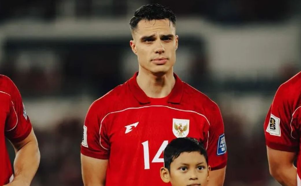 Joey Pelupessy Gelandang berusia 32 tahun asal Lommel SK (Belgia),