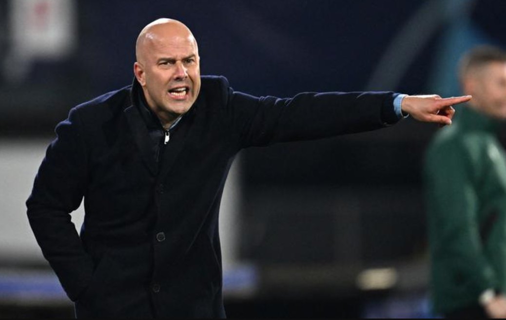 Evolusi Taktik Liverpool: Perbedaan Signifikan Arne Slot vs Jurgen Klopp Perbedaan gaya main Arne Slot dan Klopp di Anfield